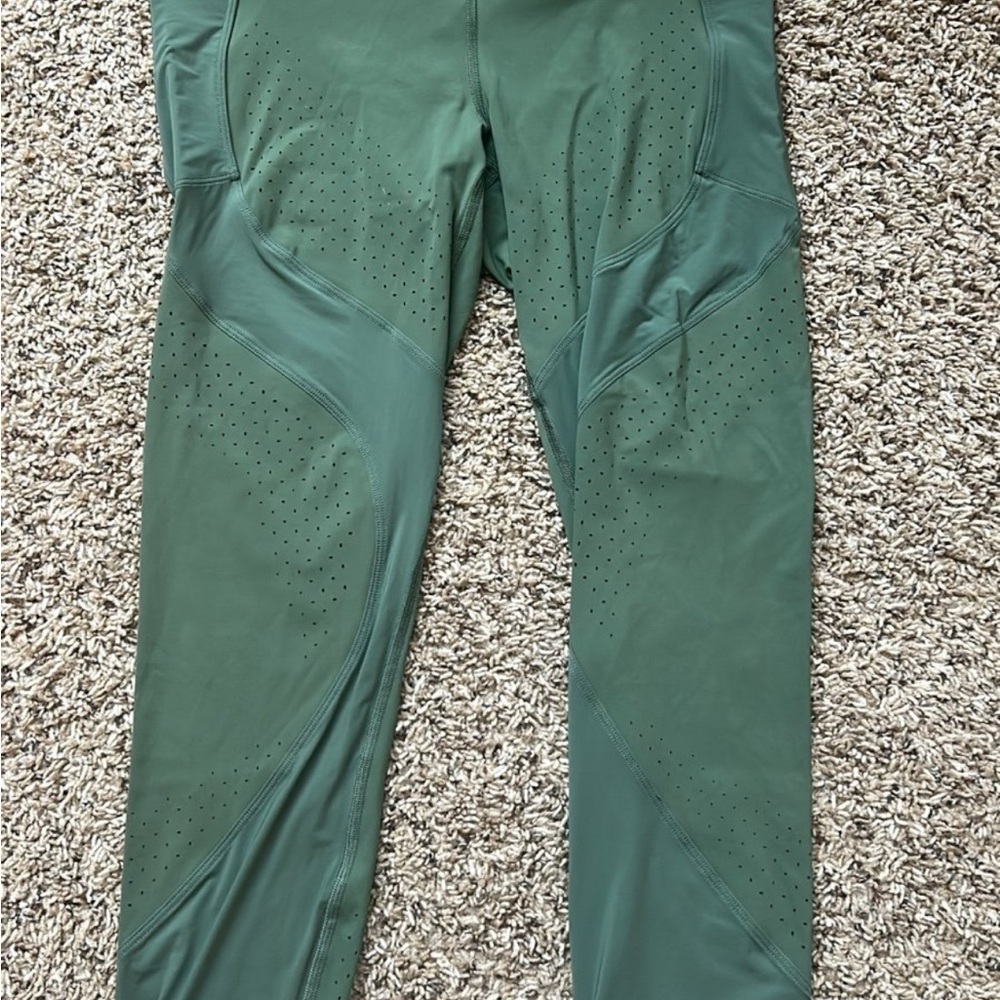 Lululemon Uncovered Strength High-Rise Crop 23" size 8